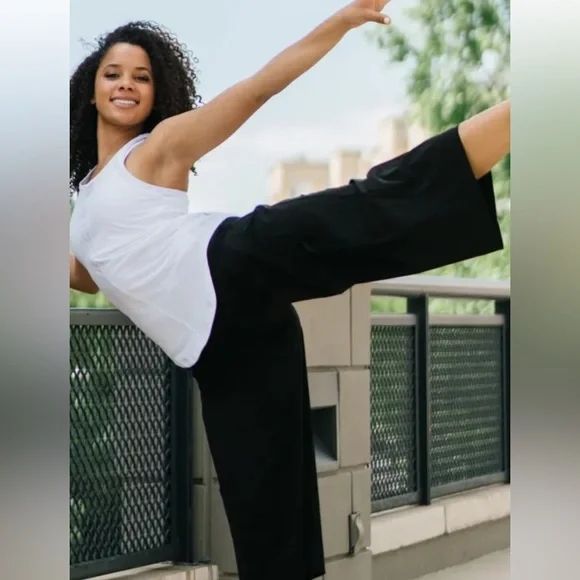 ZYIA work flow pants. Gaucho style. Nylon & spandex. Elastic waist. NWT. Size M - Picture 3 of 8